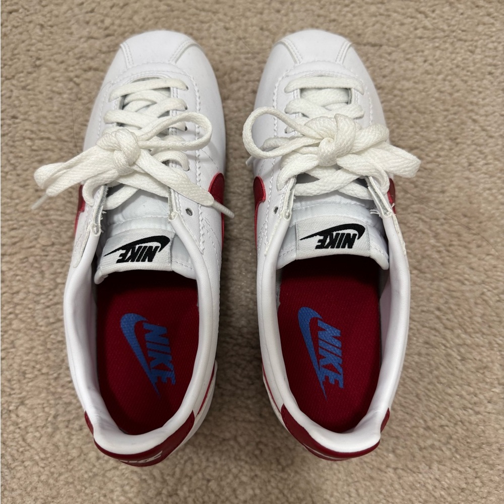 Nike White and Red Sneakers with Blue Sole - Picture 2 of 4